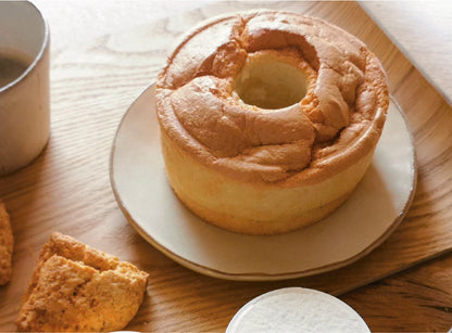 【冷凍発送】4種の味から選べる！アデア牛乳と玄米粉のシフォンケーキ２個セット（直径12㎝）〈代引き支払い不可商品〉